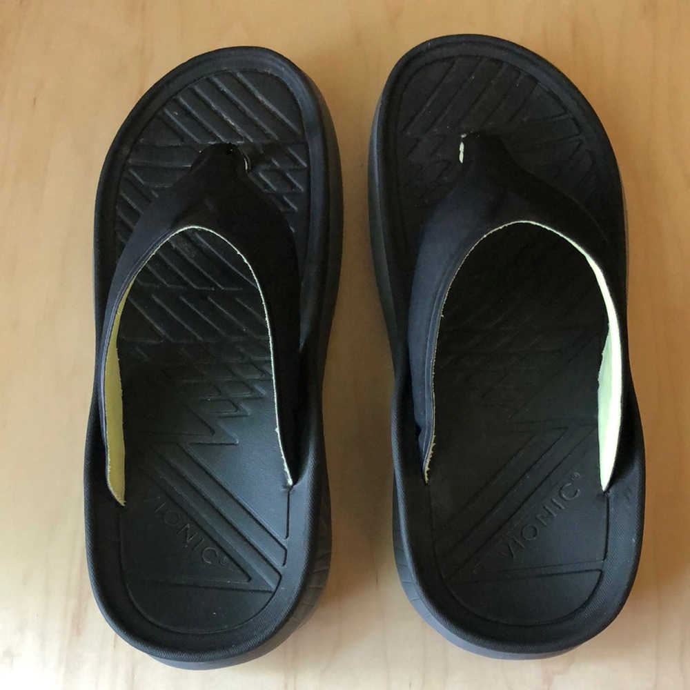 NEW Vionic Black Sporty Sandals with Durable Soles Size 10